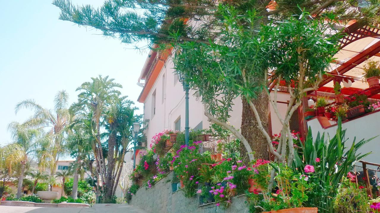 Paradiso Hotel Ristorante Riaci Capo Exterior photo